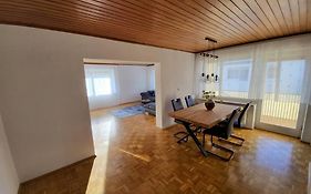 Zentrale, Helle Ferienwohnung
